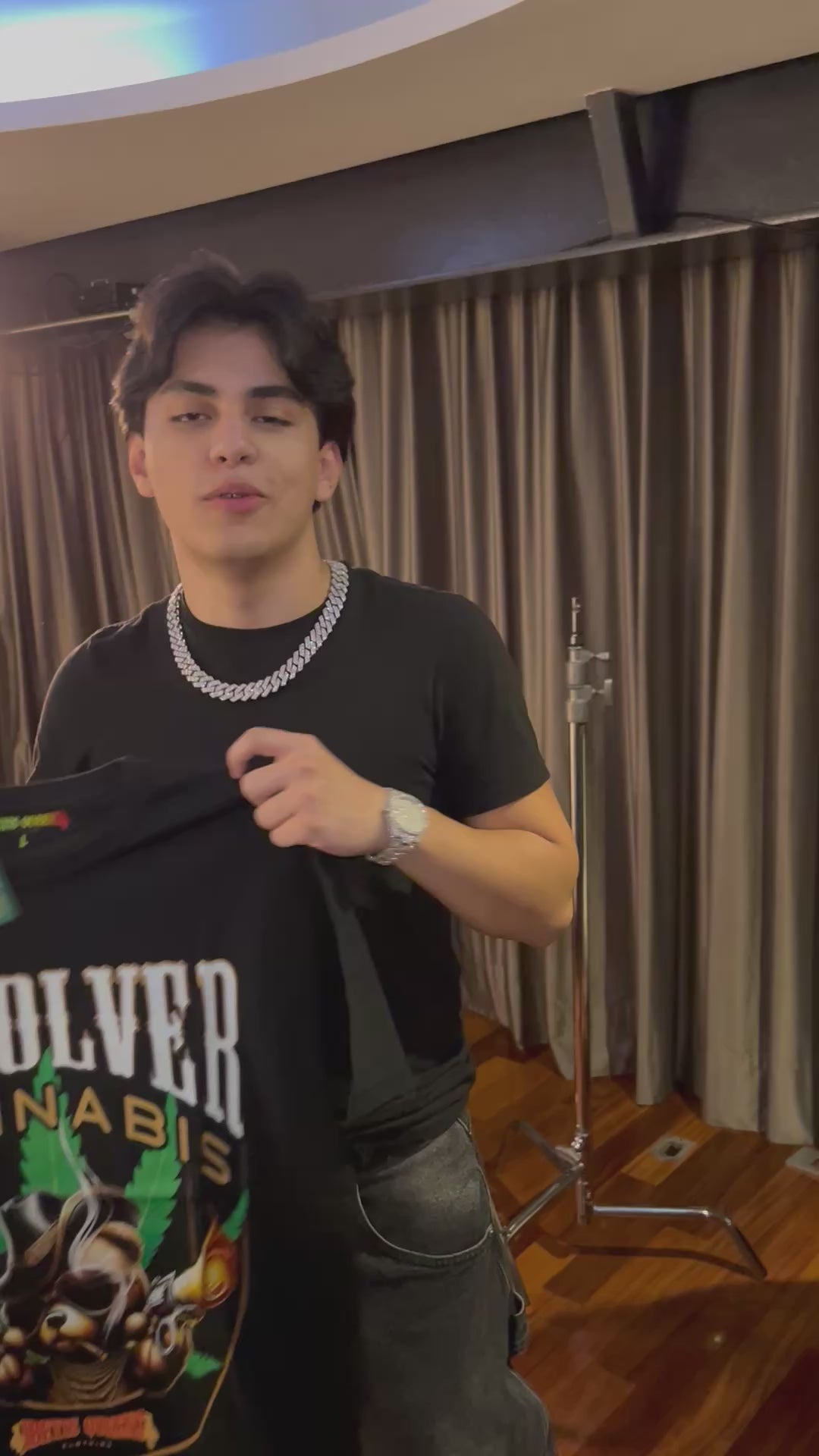 Revolver cannabin edicion especial colaboracion ibeyis queens